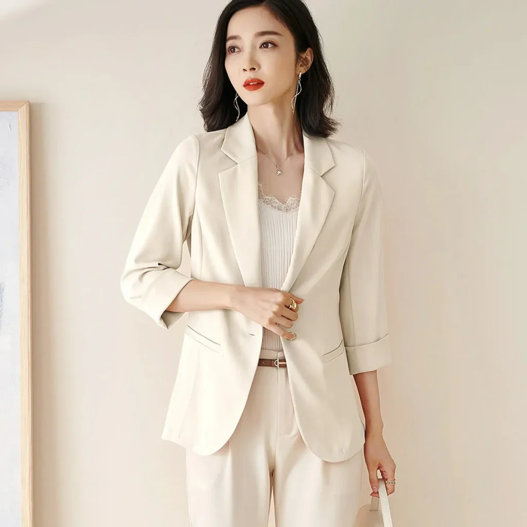 Áo blazer nữ công sở là gì? Tại sao blazer lại được yêu thích đến vậy?