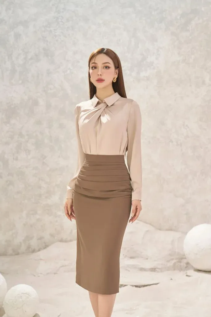 Cách chọn giày và phụ kiện đi kèm với chân váy bút chì công sở